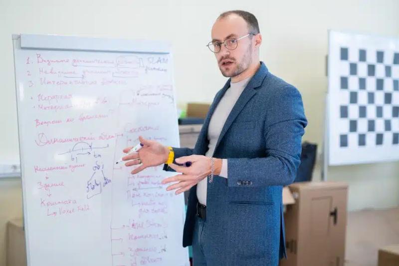 Как далеко сможет зайти ИИ? Интервью с Александром Пановым