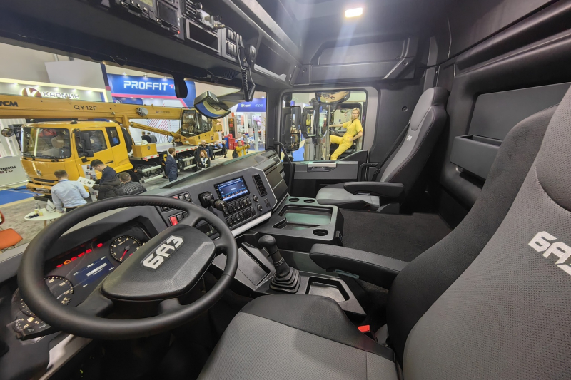 Новые российские грузовики БАЗ с&nbsp;колёсной формулой 6&times;6&nbsp;&mdash; самосвал на&nbsp;22 тонны и&nbsp;седёльный тягач