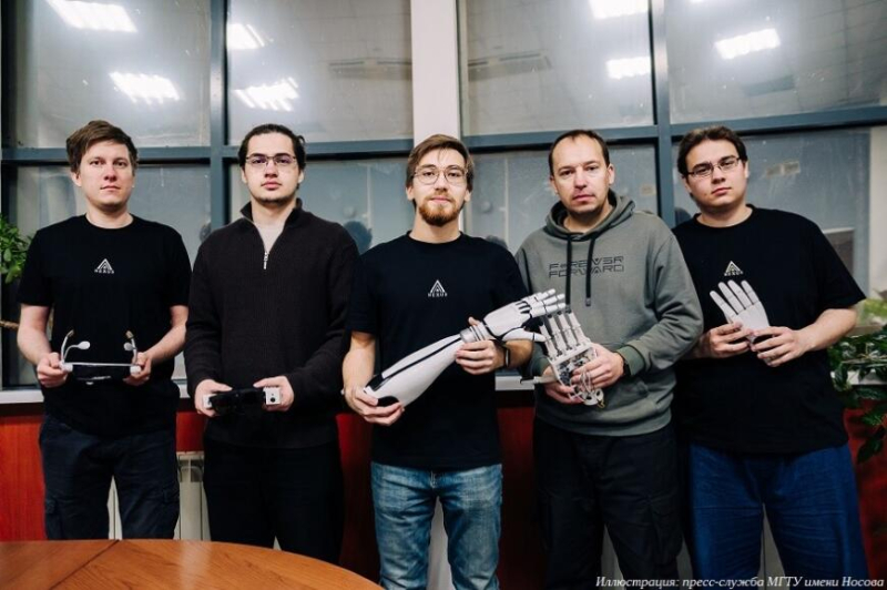 Выпускник МГТУ имени Носова создал бионический протез руки